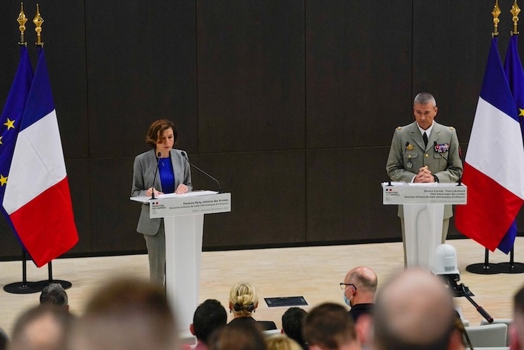 French Defence Minister Florence Parly and Army Chief of Staff General Thierry Burkhard presenting the L2I doctrine